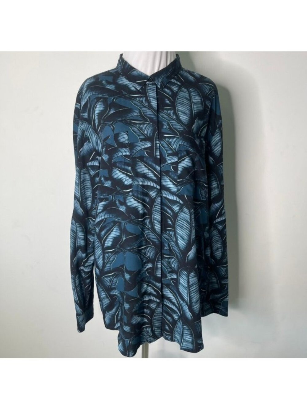 Wildfang The Empower Button Up Shirt M Blue Tropical Palm Leaf Long Sleeve Pocke